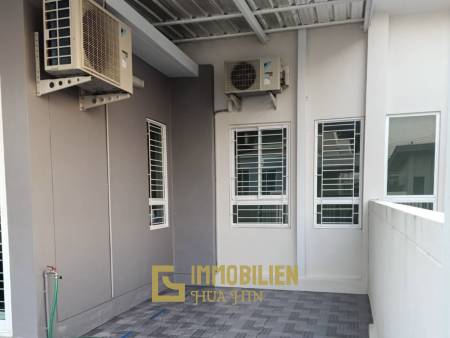 Modern 72 sqm 2-Bed Townhouse in Hin Lek Fai