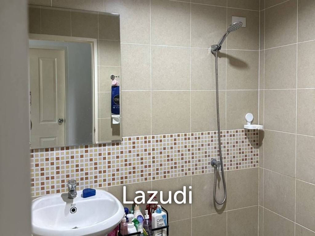 Modern 72 sqm 2-Bed Townhouse in Hin Lek Fai