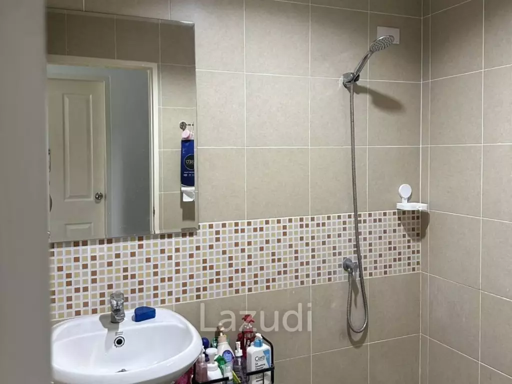 Modern 72 sqm 2-Bed Townhouse in Hin Lek Fai