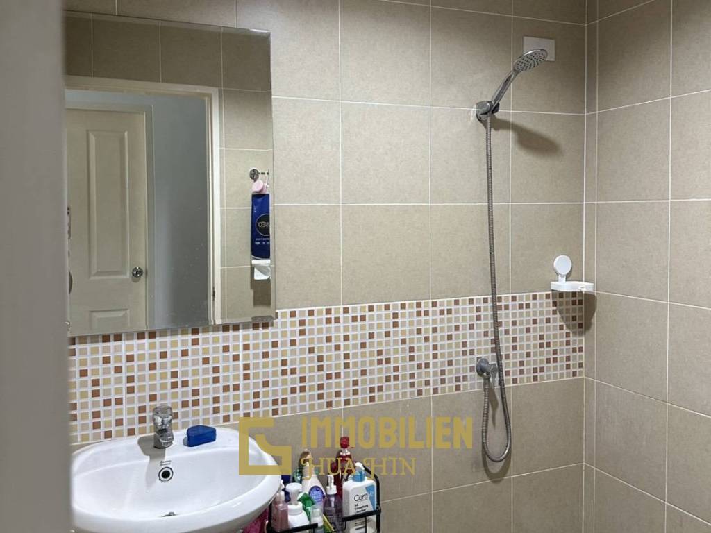 Modern 72 sqm 2-Bed Townhouse in Hin Lek Fai