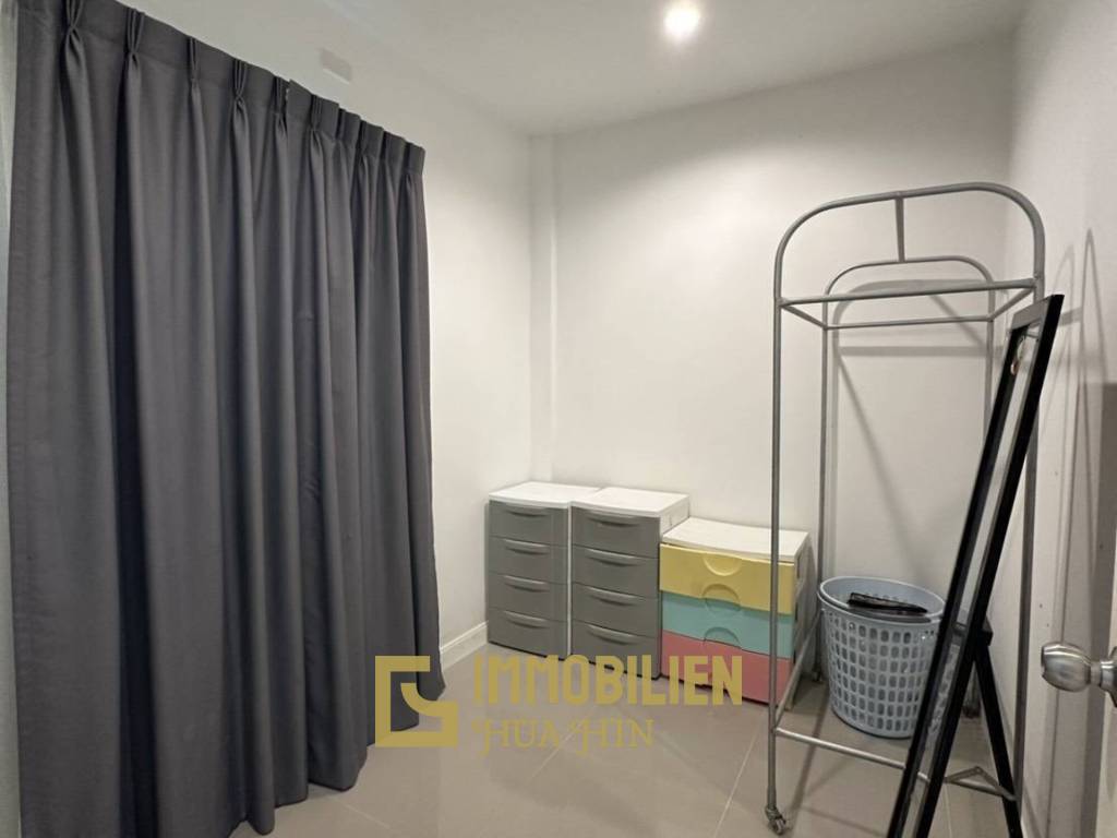 Modern 72 sqm 2-Bed Townhouse in Hin Lek Fai
