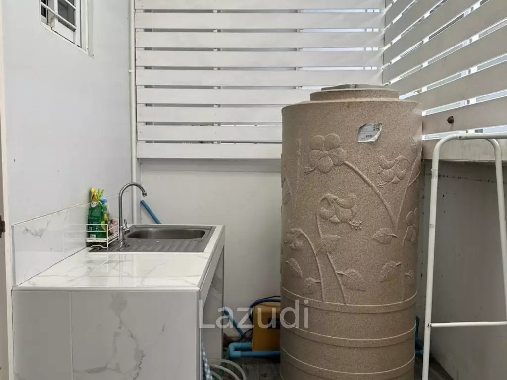 Modern 72 sqm 2-Bed Townhouse in Hin Lek Fai