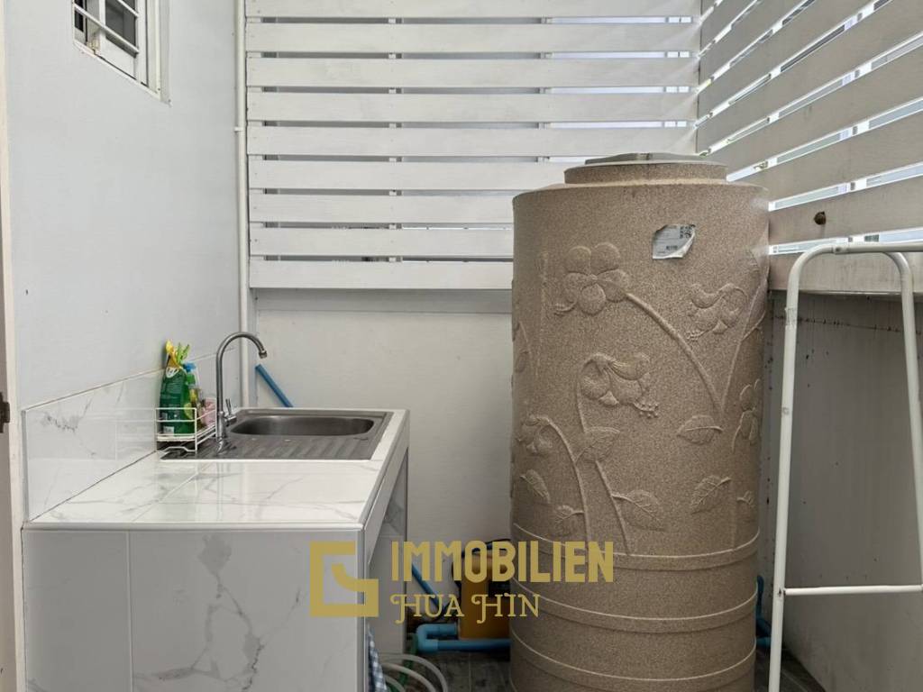 Modern 72 sqm 2-Bed Townhouse in Hin Lek Fai