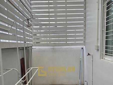 Modern 72 sqm 2-Bed Townhouse in Hin Lek Fai