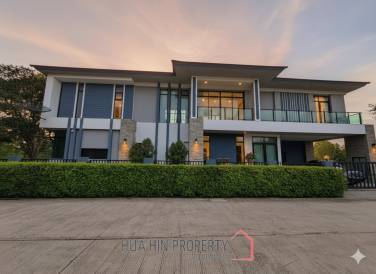 SPRINGFIELD VILLAGE GOLF & SPA : 2 Storey 4 Bed Pool villa on the golf course