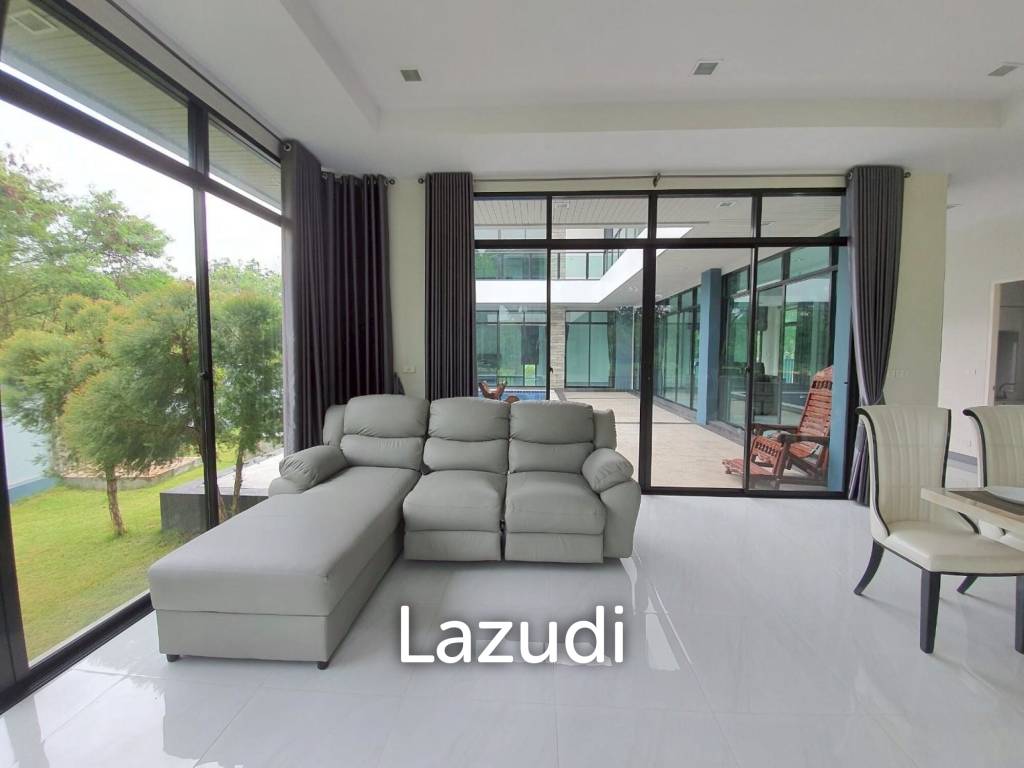 SPRINGFIELD VILLAGE GOLF & SPA : 2 Storey 4 Bed Pool villa