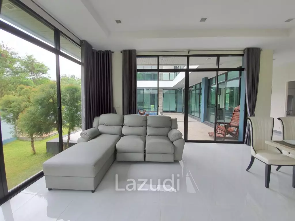 SPRINGFIELD VILLAGE GOLF & SPA : 2 Storey 4 Bed Pool villa on the golf course