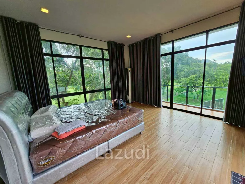 SPRINGFIELD VILLAGE GOLF & SPA : 2 Storey 4 Bed Pool villa on the golf course
