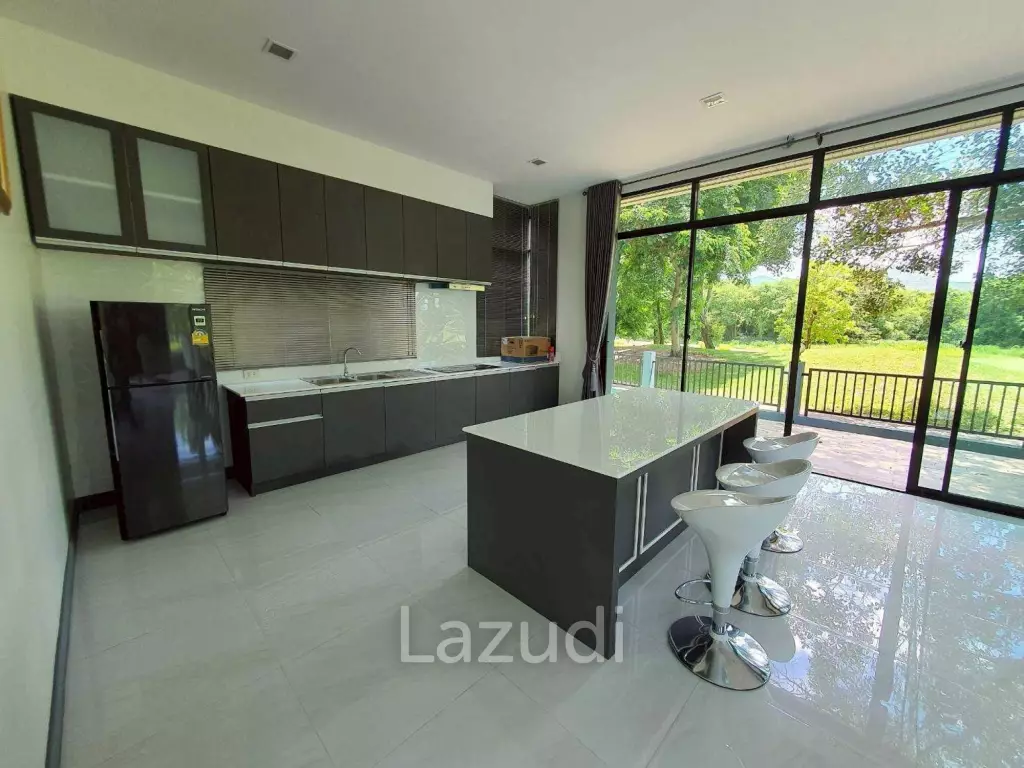 SPRINGFIELD VILLAGE GOLF & SPA : 2 Storey 4 Bed Pool villa on the golf course