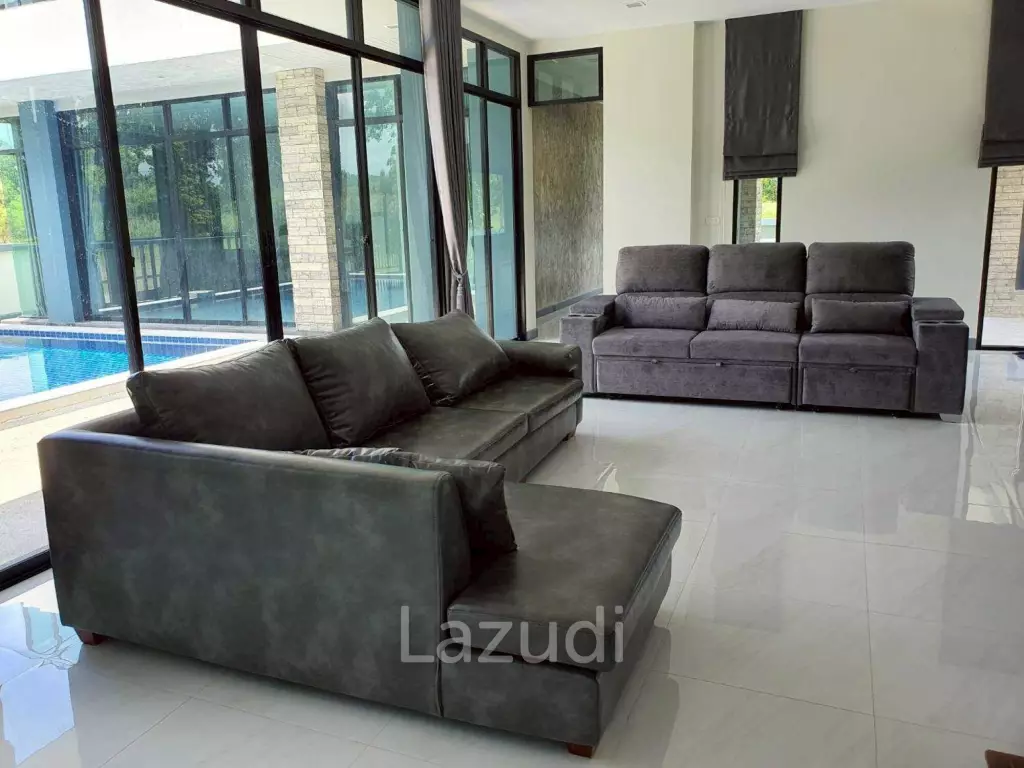 SPRINGFIELD VILLAGE GOLF & SPA : 2 Storey 4 Bed Pool villa on the golf course