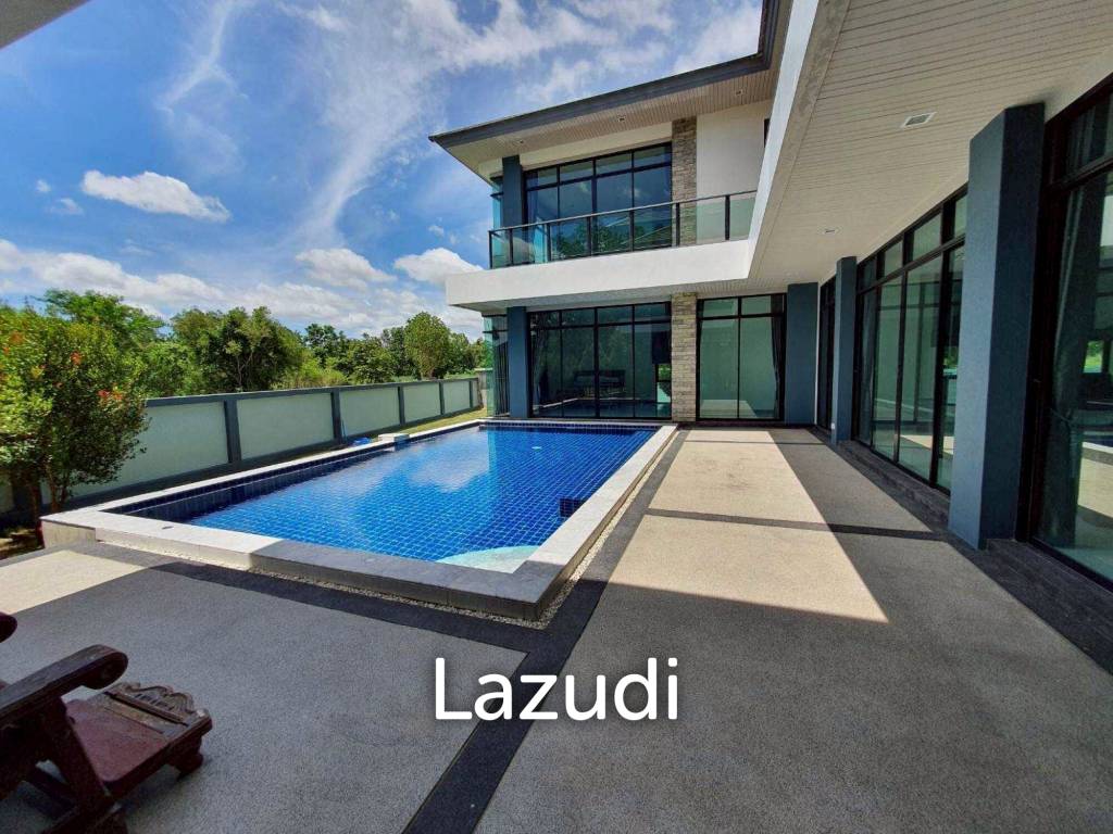 SPRINGFIELD VILLAGE GOLF & SPA : 2 Storey 4 Bed Pool villa