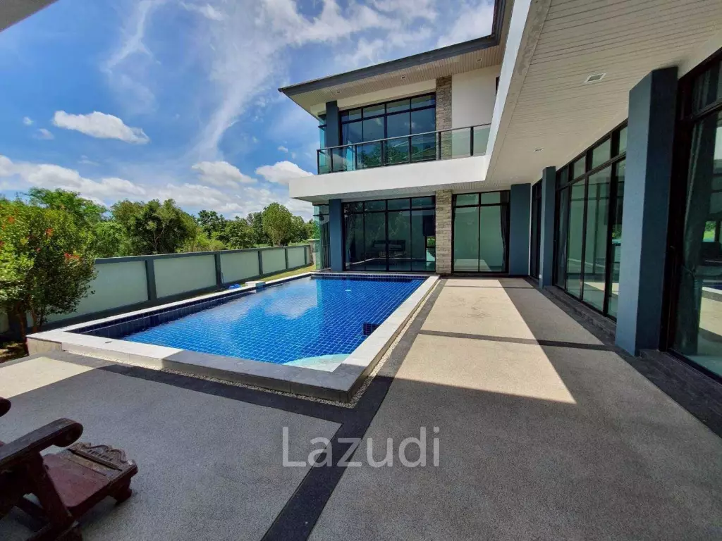SPRINGFIELD VILLAGE GOLF & SPA : 2 Storey 4 Bed Pool villa on the golf course