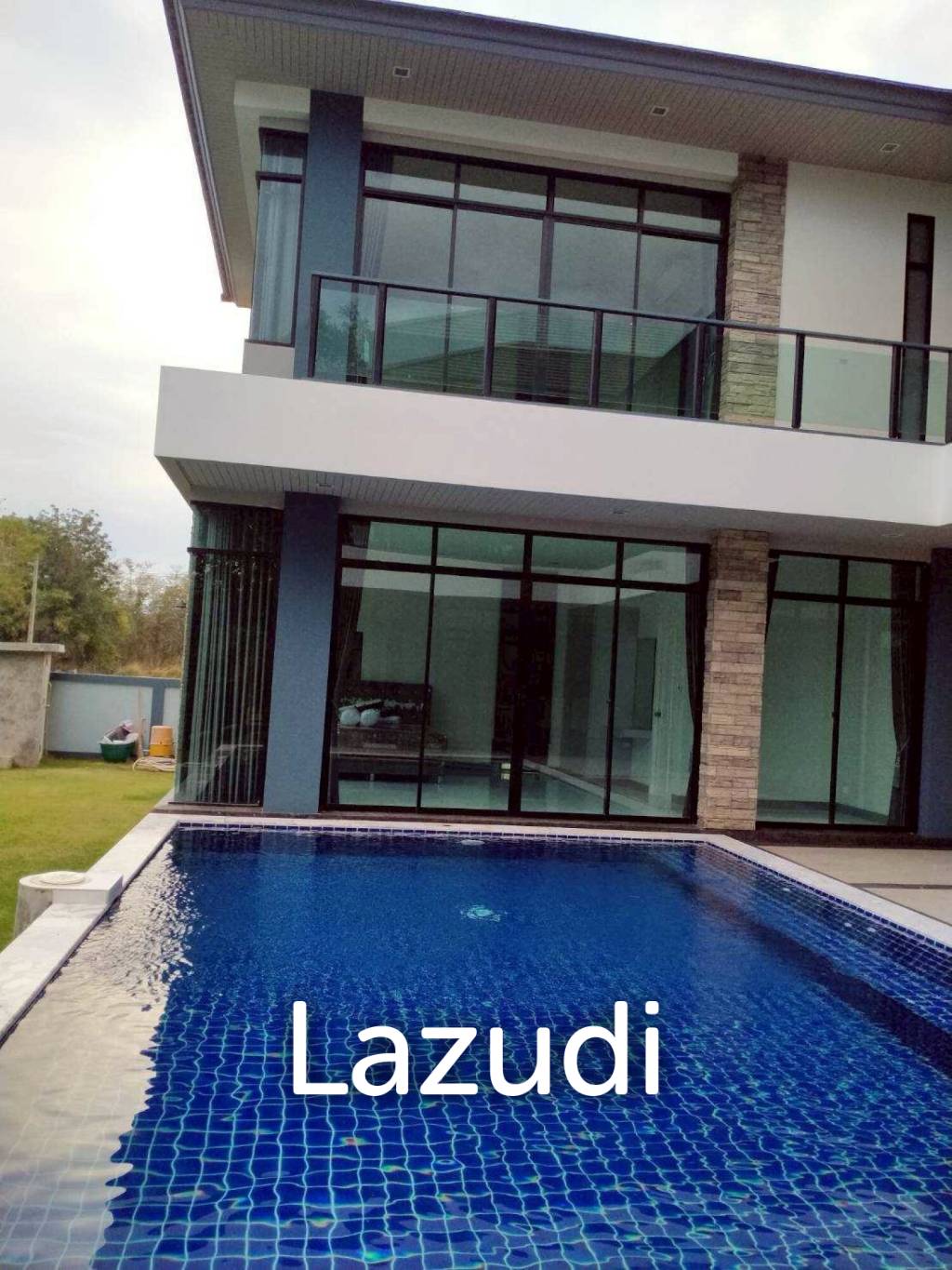 SPRINGFIELD VILLAGE GOLF & SPA : 2 Storey 4 Bed Pool villa