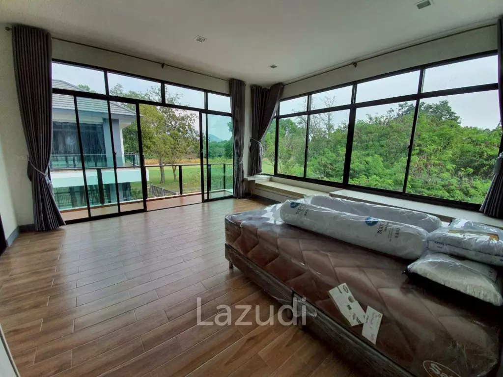 SPRINGFIELD VILLAGE GOLF & SPA : 2 Storey 4 Bed Pool villa on the golf course