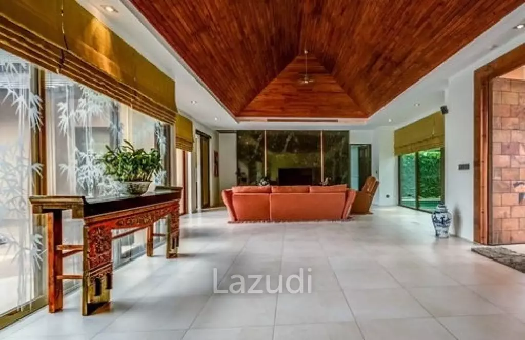 PALM HILLS : Designer Luxury 5 Bed Pool Villa overlooking golf course and Lake
