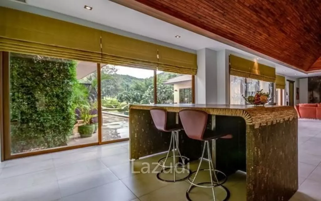 PALM HILLS : Designer Luxury 5 Bed Pool Villa overlooking golf course and Lake