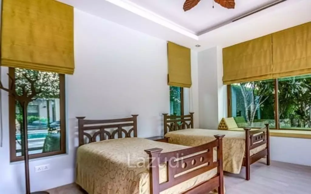 PALM HILLS : Designer Luxury 5 Bed Pool Villa overlooking golf course and Lake