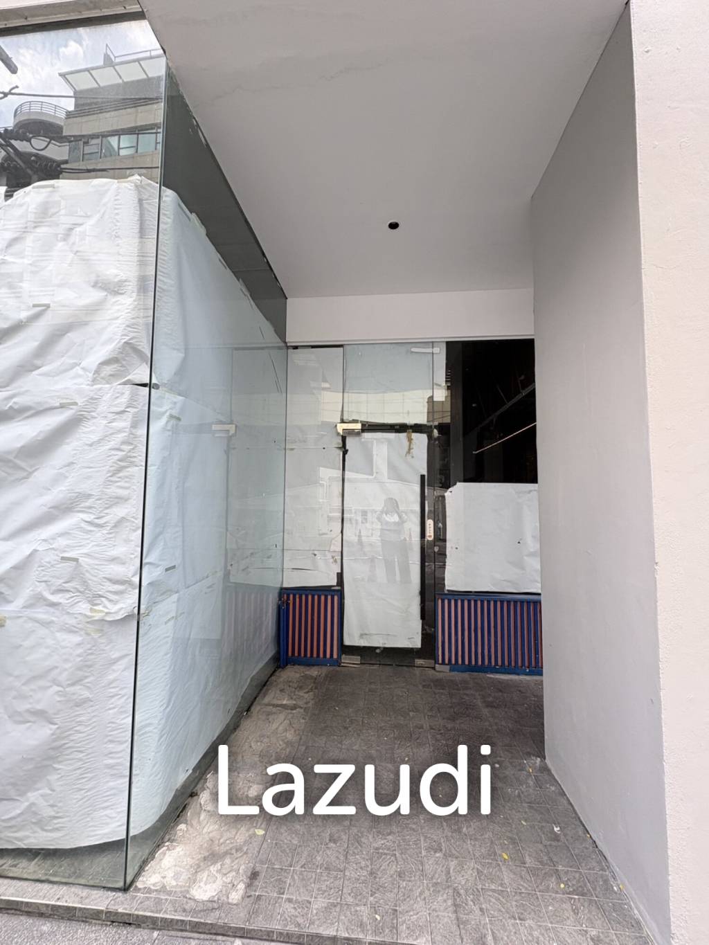 89 sqm Retail Space Baan Kampu @ Asoke Khlong Toei Nuea Bangkok