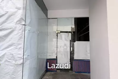 89 sqm Retail Space Baan Kampu @ Asoke Khlong Toei Nuea Bangkok