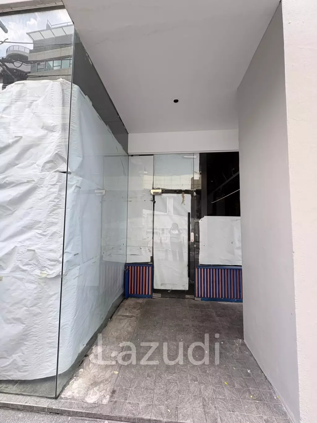 89 sqm Retail Space Baan Kampu @ Asoke Khlong Toei Nuea Bangkok