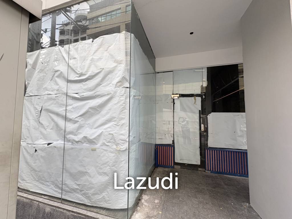 89 sqm Retail Space Baan Kampu @ Asoke Khlong Toei Nuea Bangkok