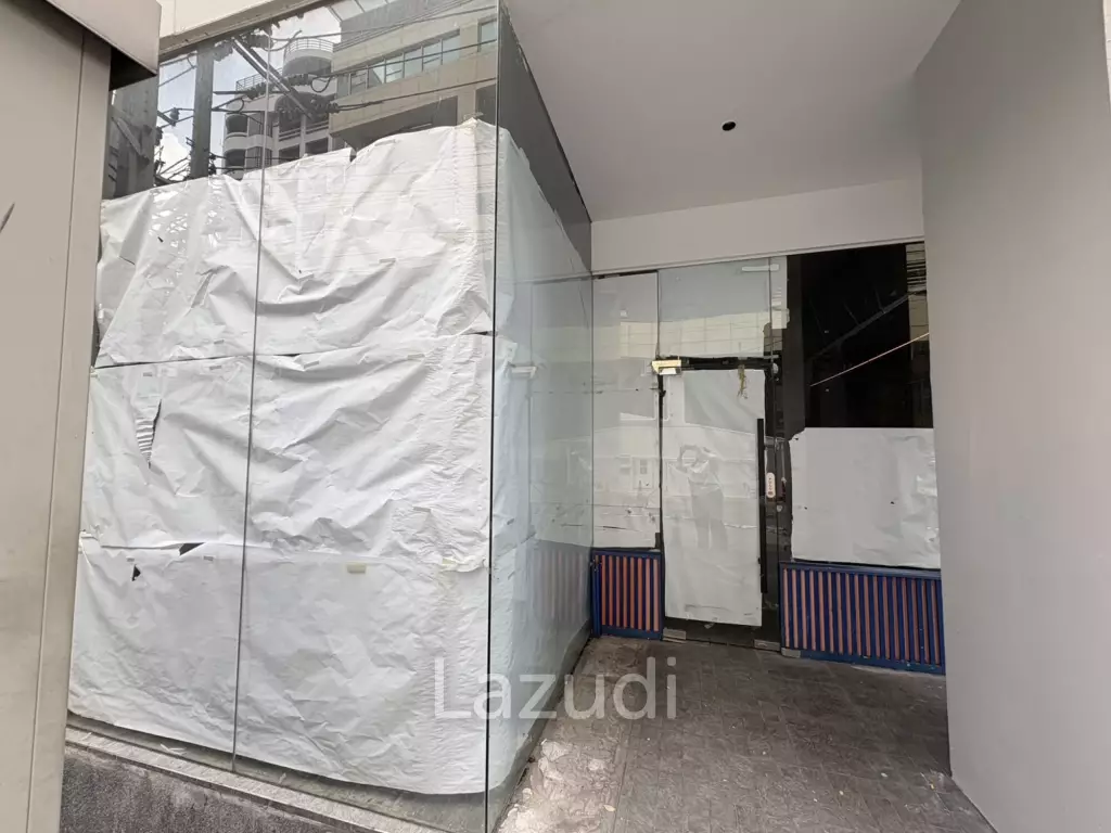 89 sqm Retail Space Baan Kampu @ Asoke Khlong Toei Nuea Bangkok