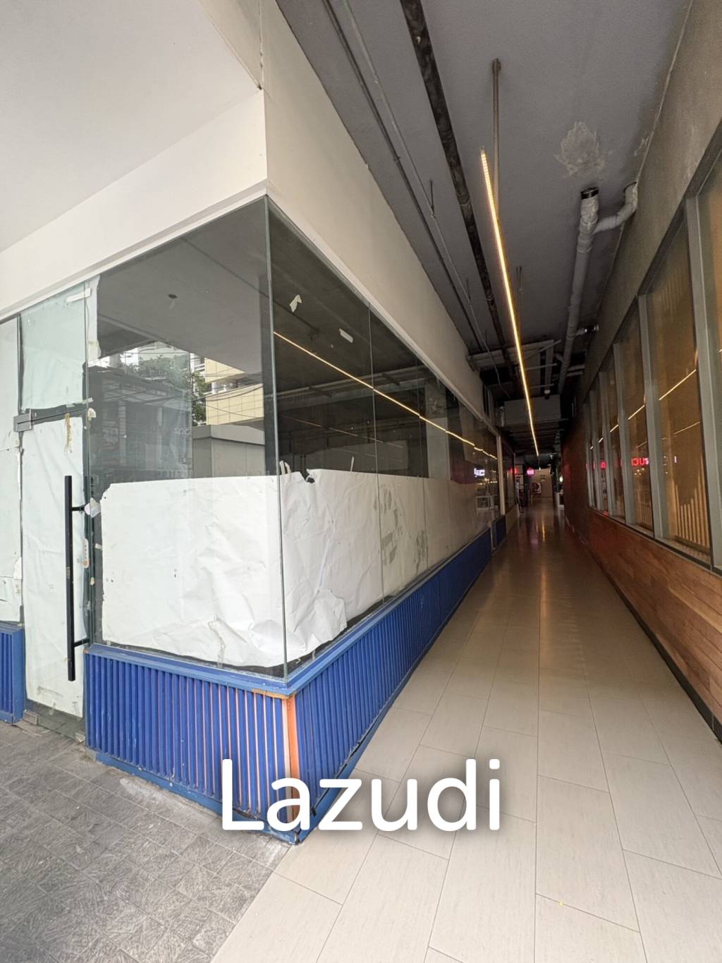 89 sqm Retail Space Baan Kampu @ Asoke Khlong Toei Nuea Bangkok