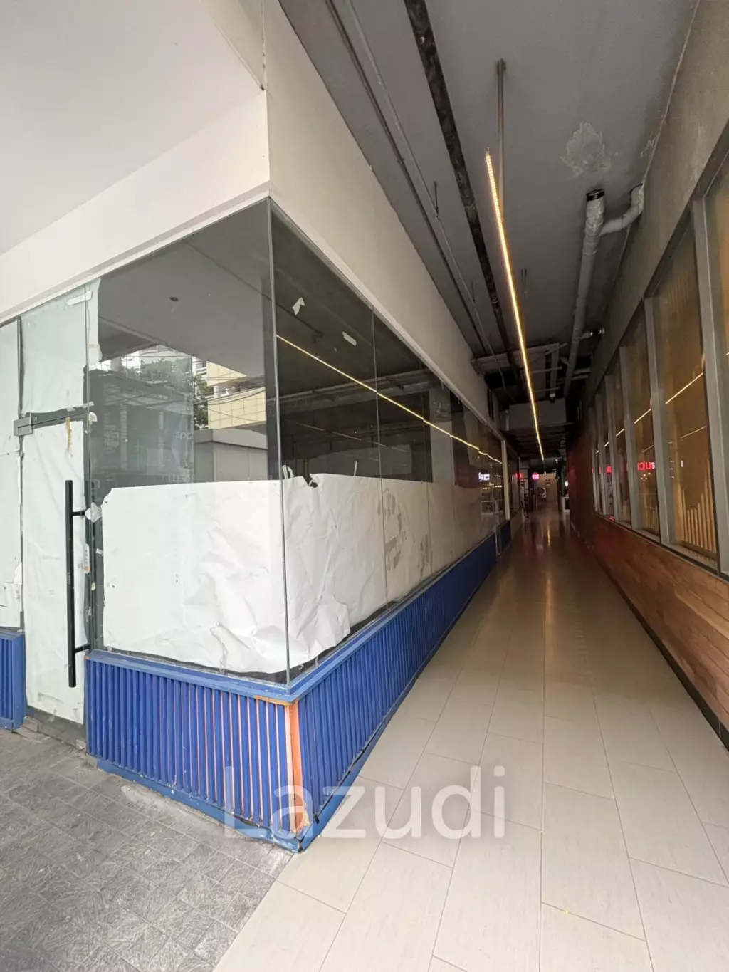 89 sqm Retail Space Baan Kampu @ Asoke Khlong Toei Nuea Bangkok