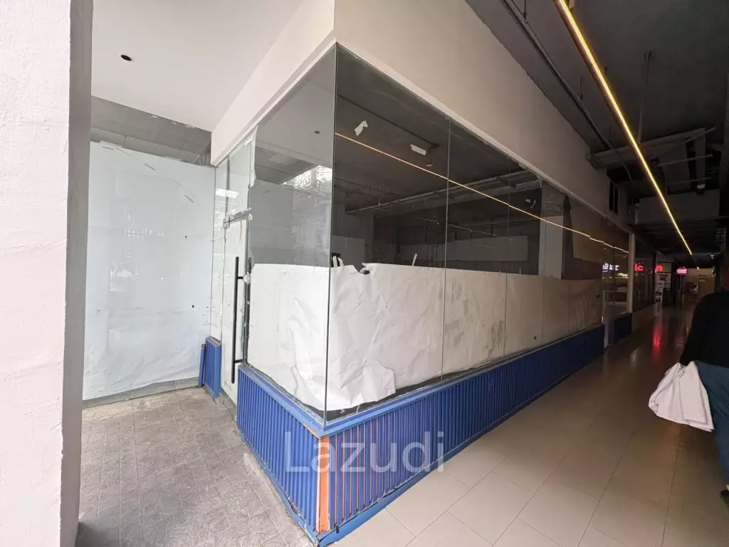 89 sqm Retail Space Baan Kampu @ Asoke Khlong Toei Nuea Bangkok