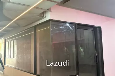 58 sqm Retail or Office Unit at Baan Kampu @ Asoke Khlong Toei Nuea
