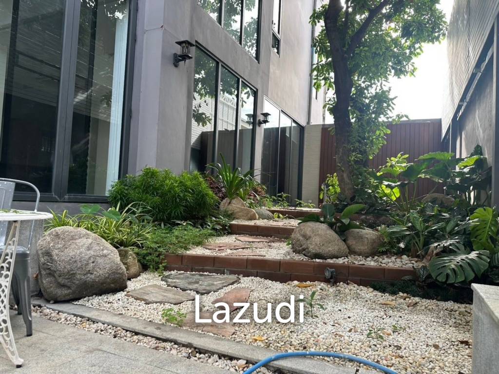 700 sqm modern 5 bedroom pool home in Phra Khanong Nuea Bangkok