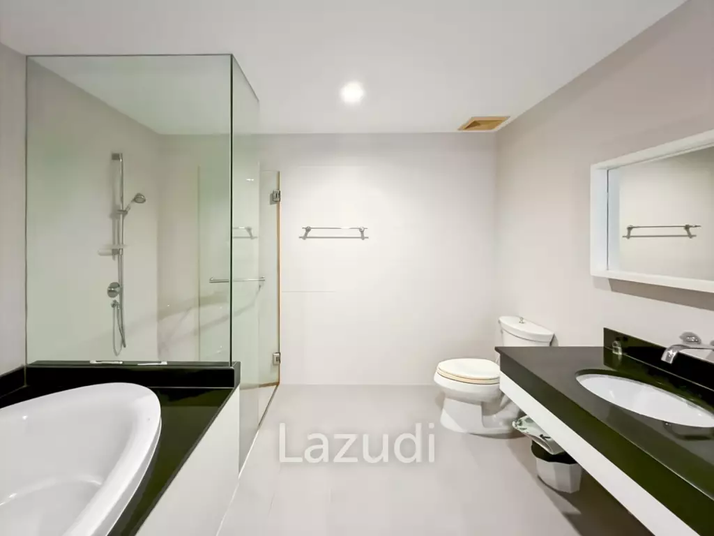 คอนโดรีโนเวทใหม่ 2 ห้องนอน วิวสระ ใน Malibu