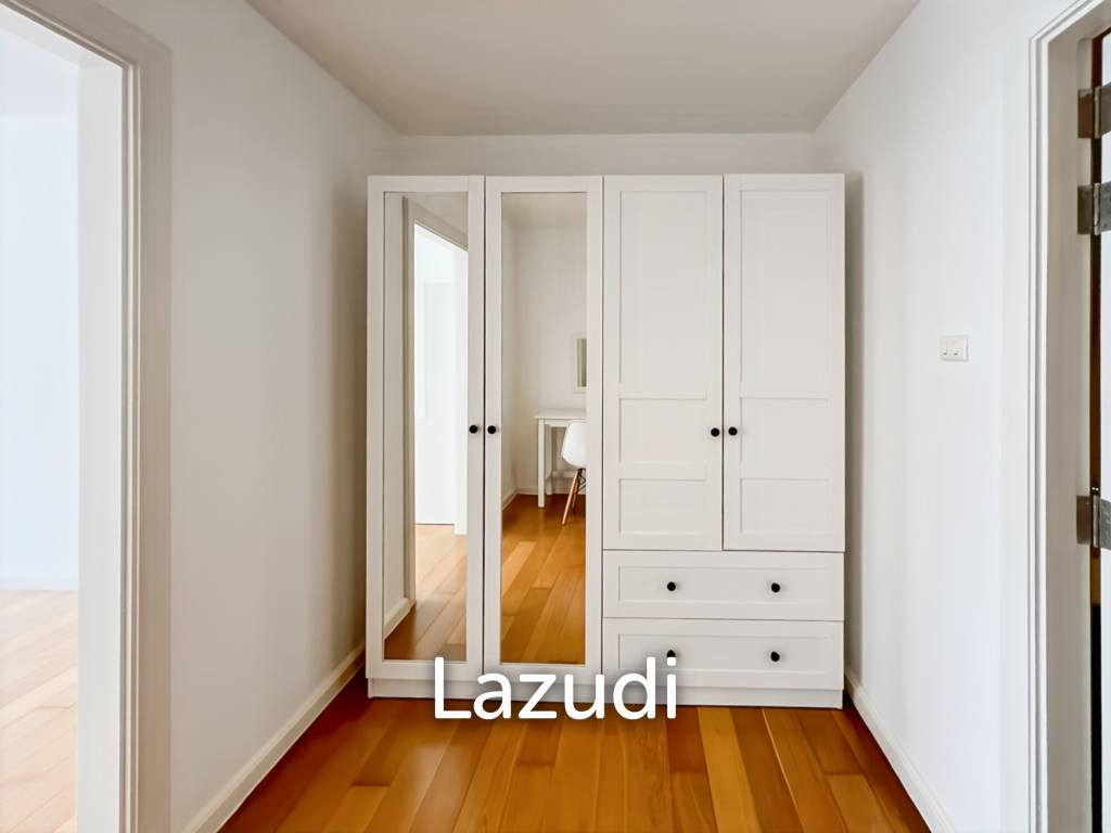 คอนโดรีโนเวทใหม่ 2 ห้องนอน วิวสระ ใน Malibu