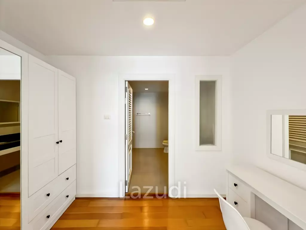 คอนโดรีโนเวทใหม่ 2 ห้องนอน วิวสระ ใน Malibu