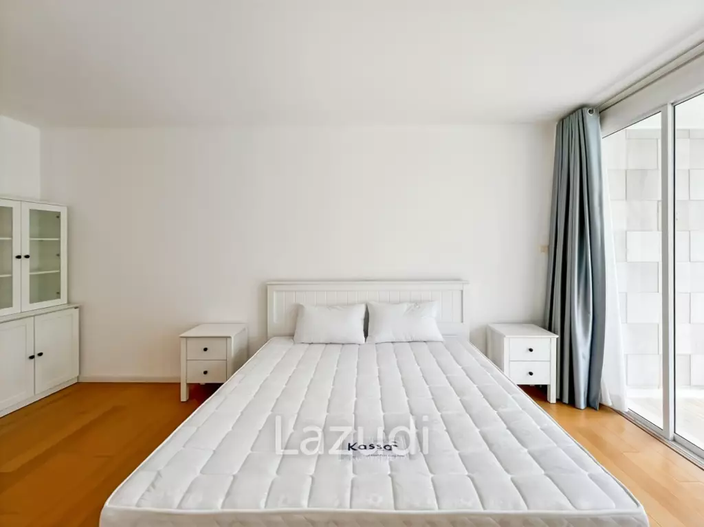 คอนโดรีโนเวทใหม่ 2 ห้องนอน วิวสระ ใน Malibu