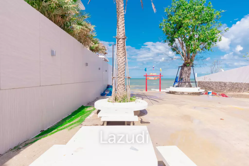 270 sqm modern pool villa near beachfront in Bang Kao Cha-Am