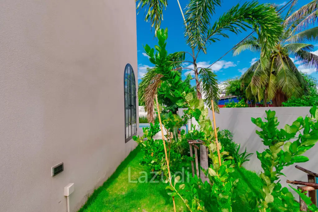 270 sqm modern pool villa near beachfront in Bang Kao Cha-Am