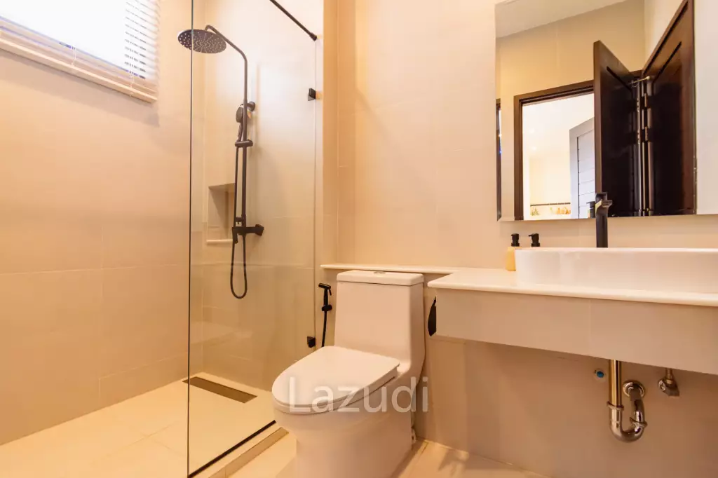 270 sqm modern pool villa near beachfront in Bang Kao Cha-Am