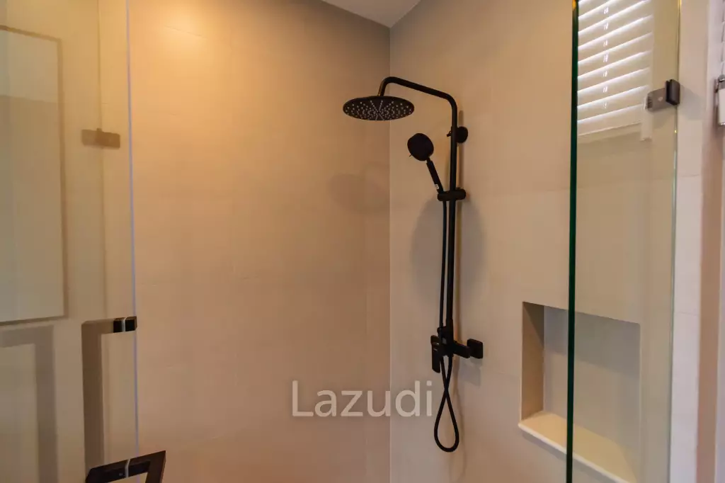 270 sqm modern pool villa near beachfront in Bang Kao Cha-Am