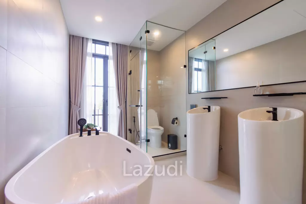 270 sqm modern pool villa near beachfront in Bang Kao Cha-Am