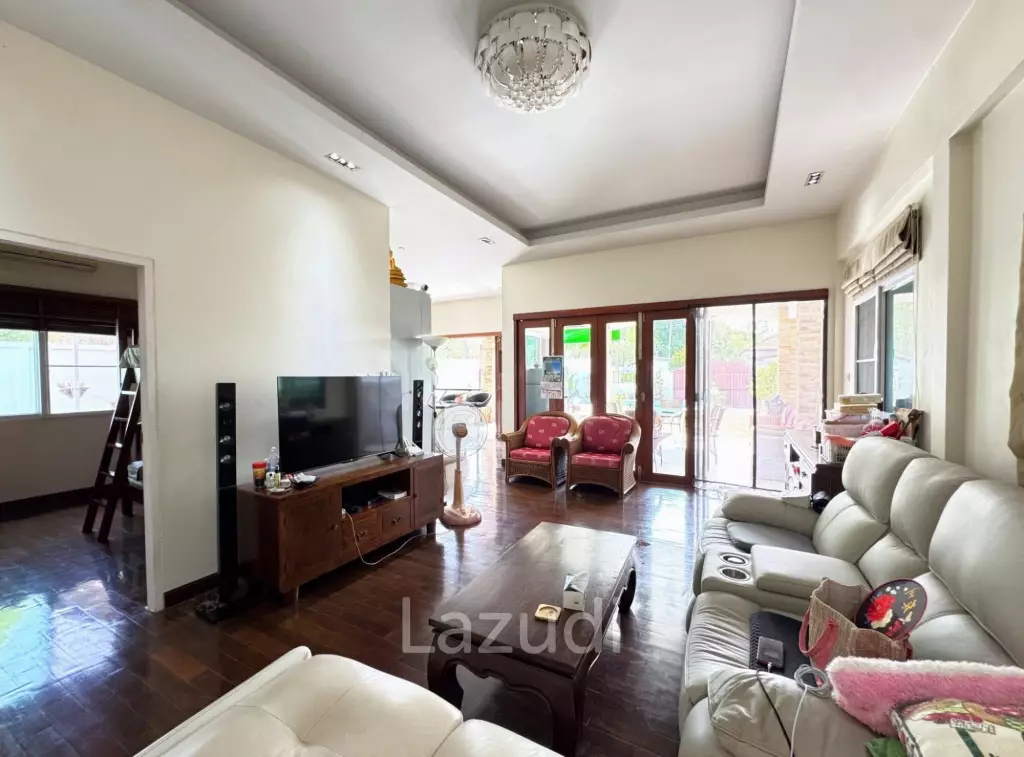 ORCHID PARADISE 1 : Good value 3 bed pool villa on end corner plot