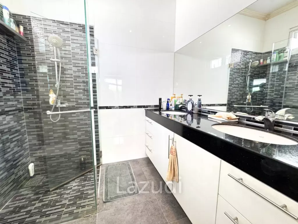 ORCHID PARADISE 1 : Good value 3 bed pool villa on end corner plot