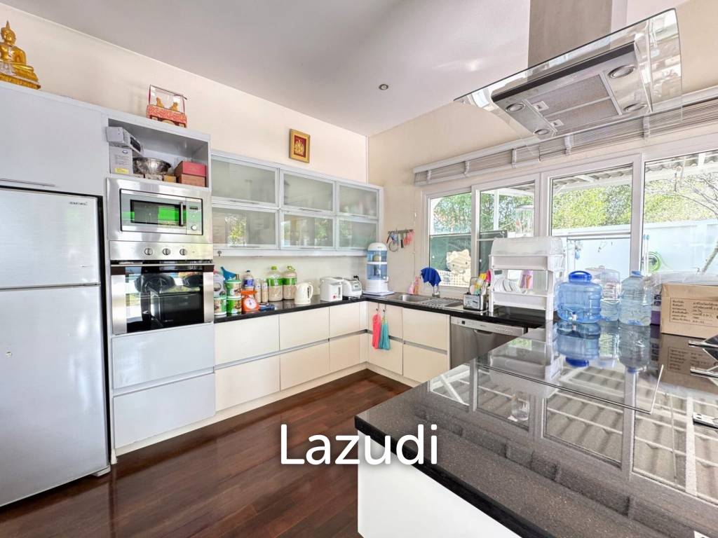 ORCHID PARADISE 1 : Good value 3 bed pool villa on end corner plot
