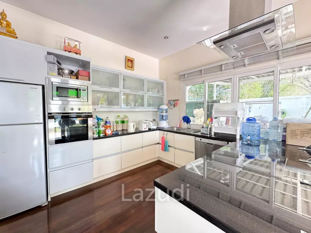 ORCHID PARADISE 1 : Good value 3 bed pool villa on end corner plot