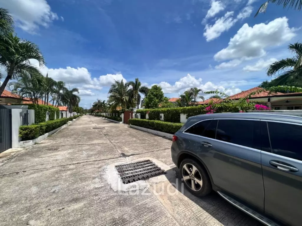 ORCHID PARADISE 1 : Good value 3 bed pool villa on end corner plot