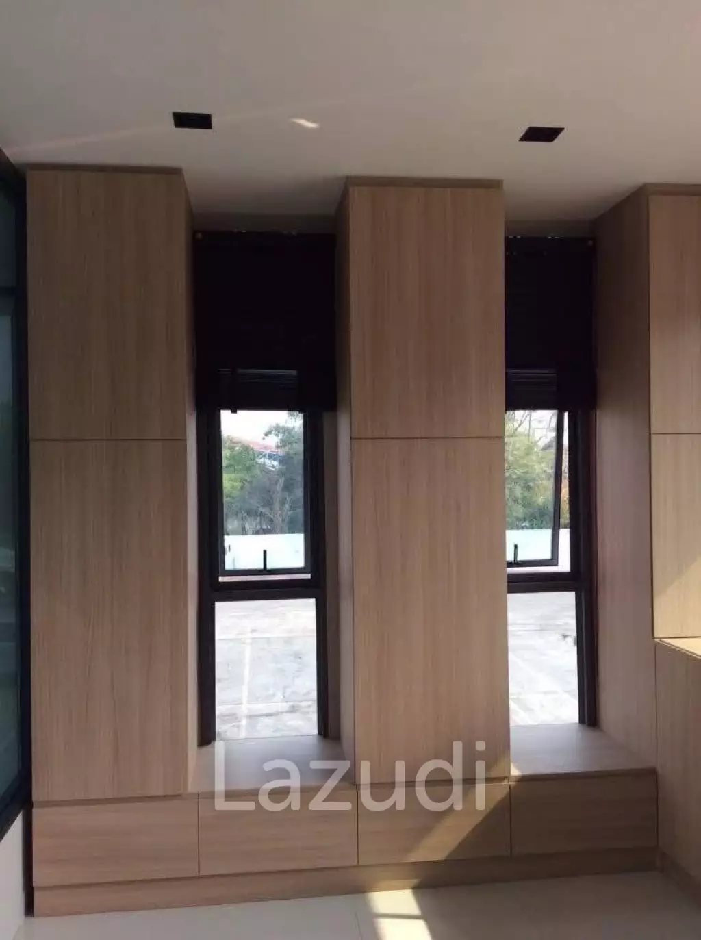 126 sqm modern office Tha Raeng Bang Khen Bangkok