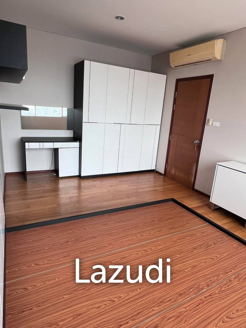 49.7 sqm 1-Bed Condo on High Floor at Villa Sathorn Khlong San Bangkok