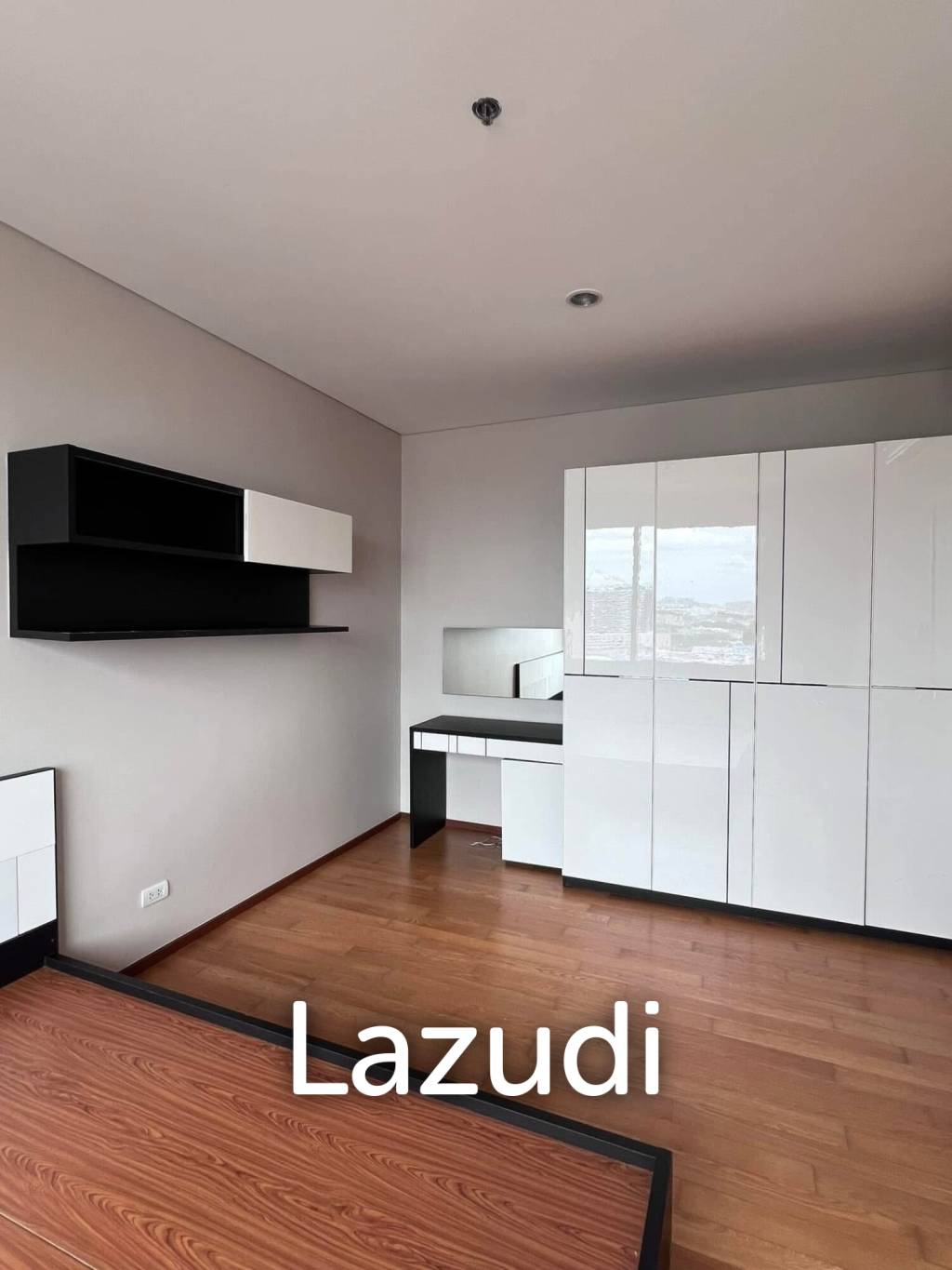 49.7 sqm 1-Bed Condo on High Floor at Villa Sathorn Khlong San Bangkok