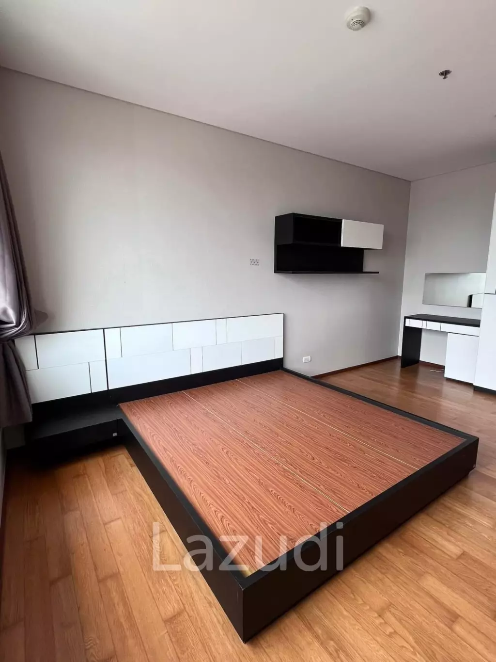 49.7 sqm 1-Bed Condo on High Floor at Villa Sathorn Khlong San Bangkok