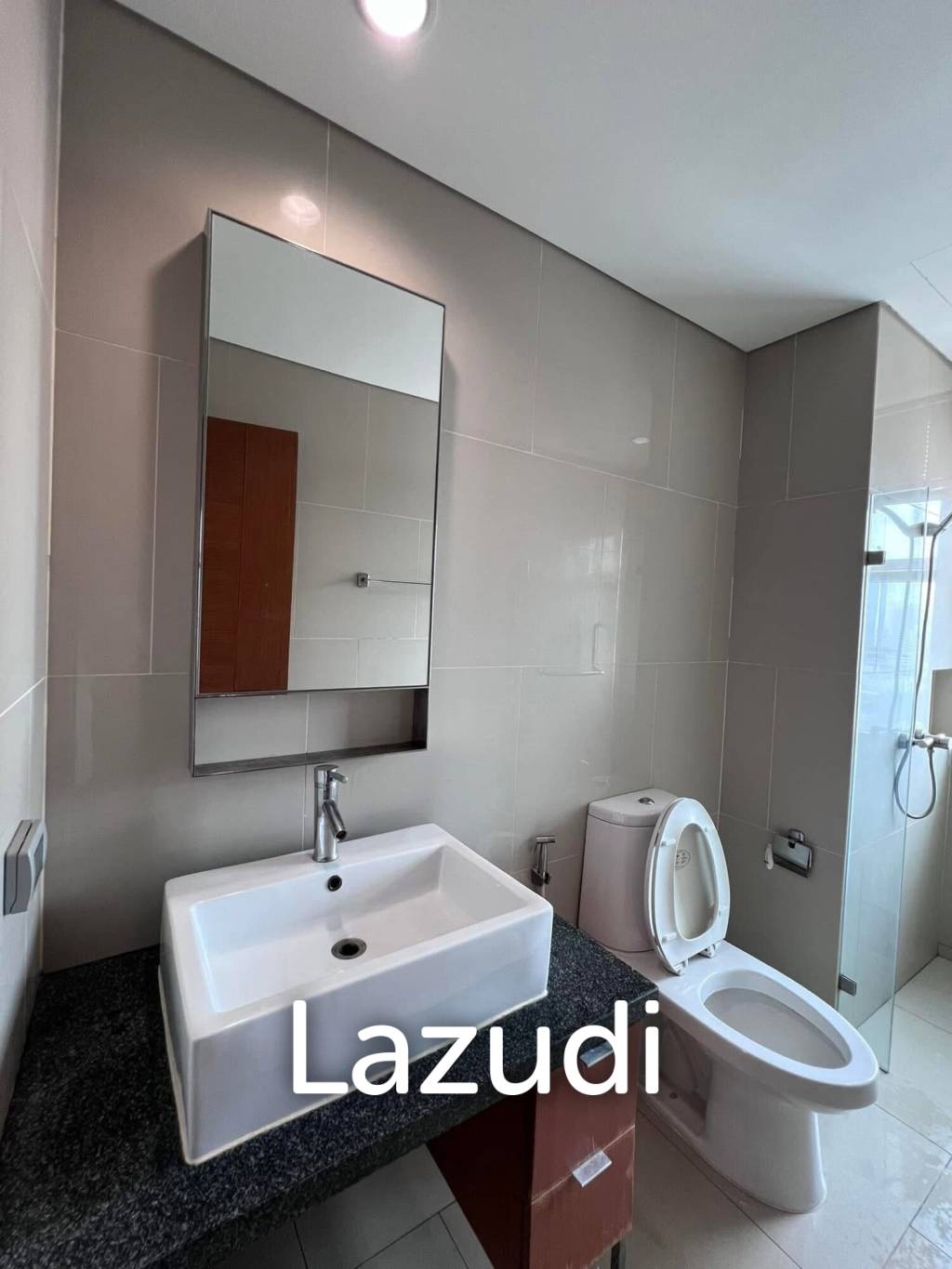 49.7 sqm 1-Bed Condo on High Floor at Villa Sathorn Khlong San Bangkok